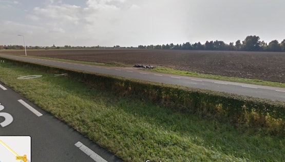 Provinciale weg in Utrecht. Helemaal verpest door wildgroei aan borden
