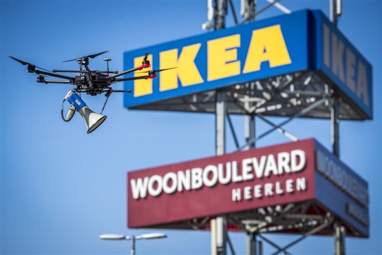 Ook vandaag. Megafoon Drone bij IKEA Heerlen