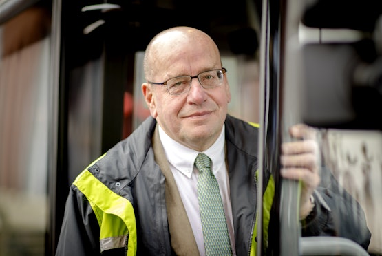 Foto 7. Ex-staatssecretaris Fred Teeven is thans buschauffeur bij Conexxion