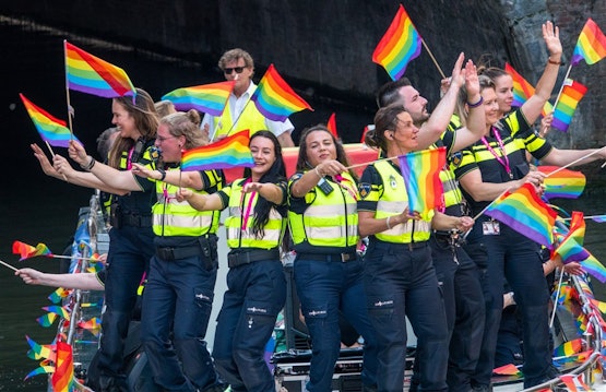Politie op de Amsterdamse queer-iftar