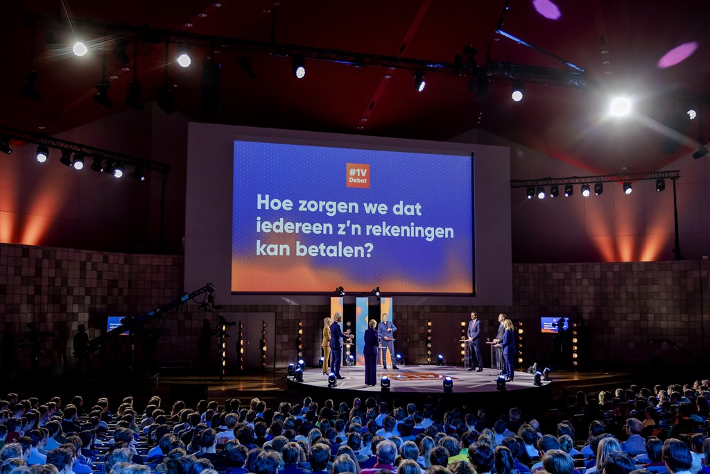 GeenStijl: LIVE. Zes Vragen Over Het EenVandaag Debat